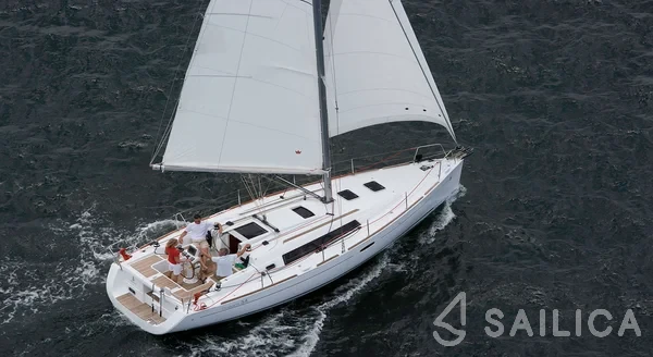 Oceanis 34 - Yacht Charter Sailica