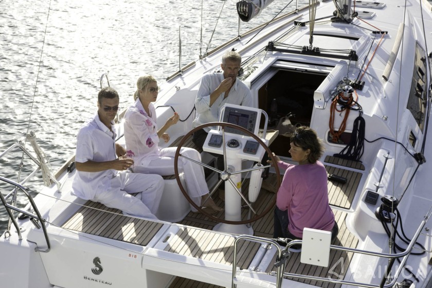 Oceanis 34 - Yacht Charter Sailica