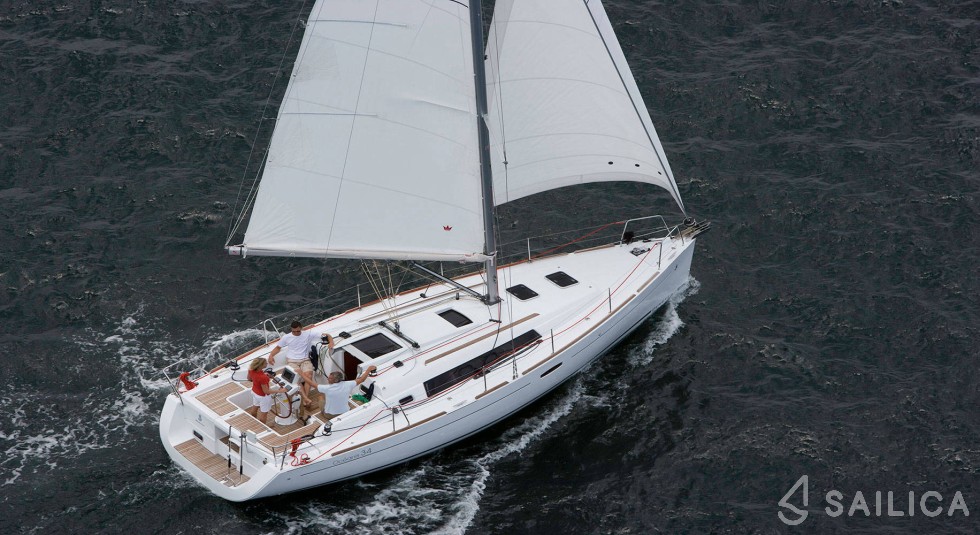 Oceanis 34 - Yacht Charter Sailica