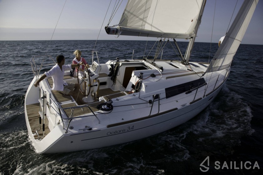 Oceanis 34 - Yacht Charter Sailica