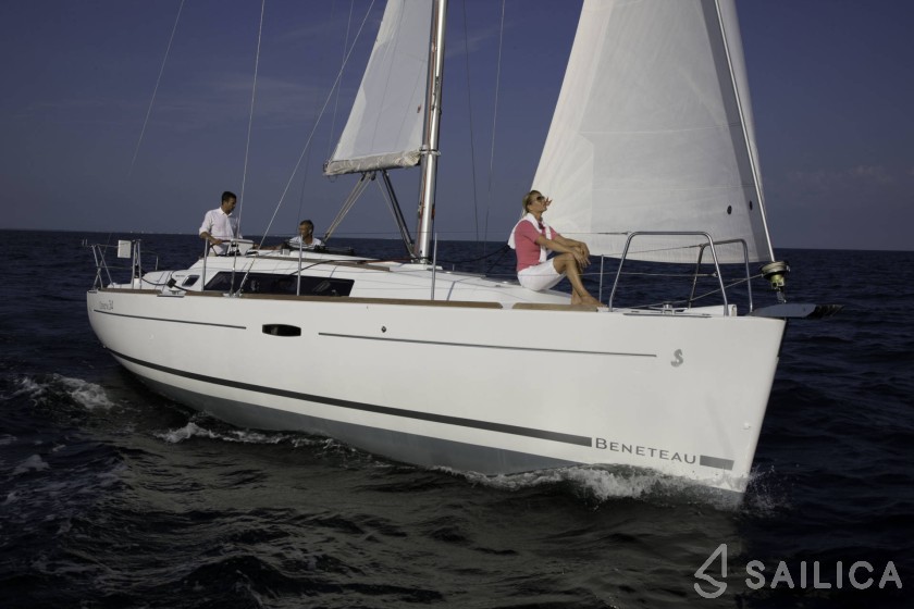 Oceanis 34 - Yacht Charter Sailica