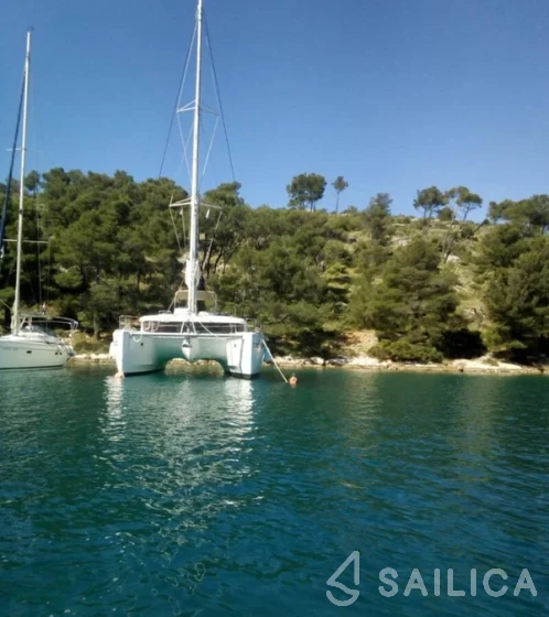 Lagoon 450  Flybridge - Yacht Charter Sailica