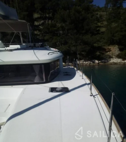 Lagoon 450  Flybridge - Yacht Charter Sailica