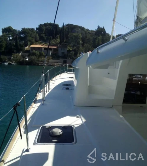 Lagoon 450  Flybridge - Yacht Charter Sailica