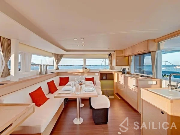 Lagoon 450  Flybridge - Yacht Charter Sailica