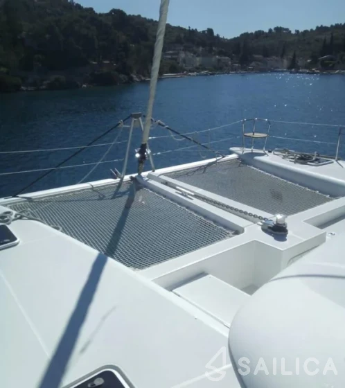 Lagoon 450  Flybridge - Yacht Charter Sailica