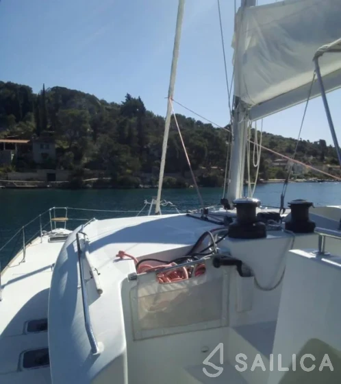 Lagoon 450  Flybridge - Yacht Charter Sailica