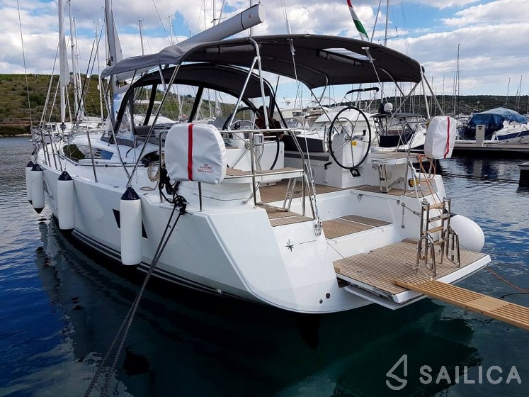 Jeanneau 54 - Yacht Charter Sailica