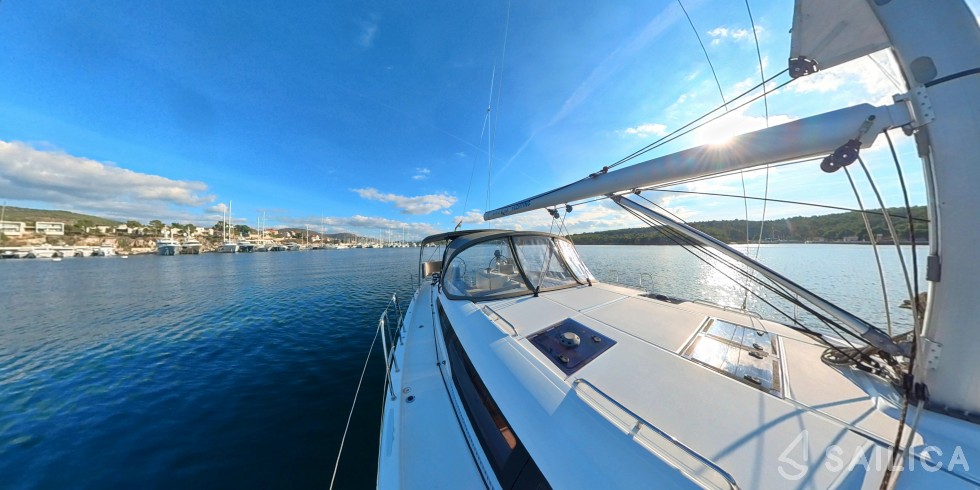 Jeanneau 54 - Yacht Charter Sailica