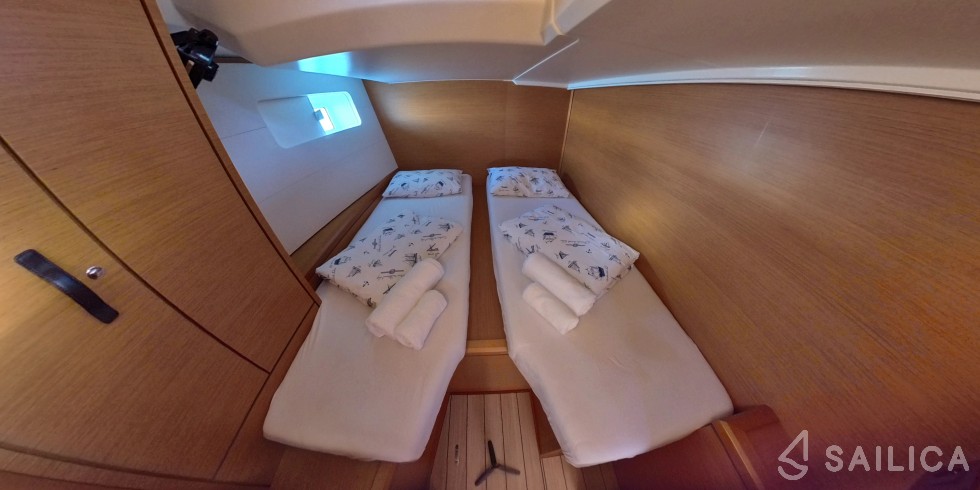 Jeanneau 54 - Yacht Charter Sailica