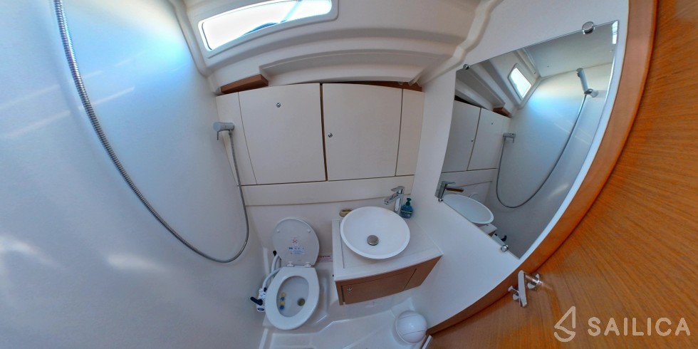 Jeanneau 54 - Yacht Charter Sailica