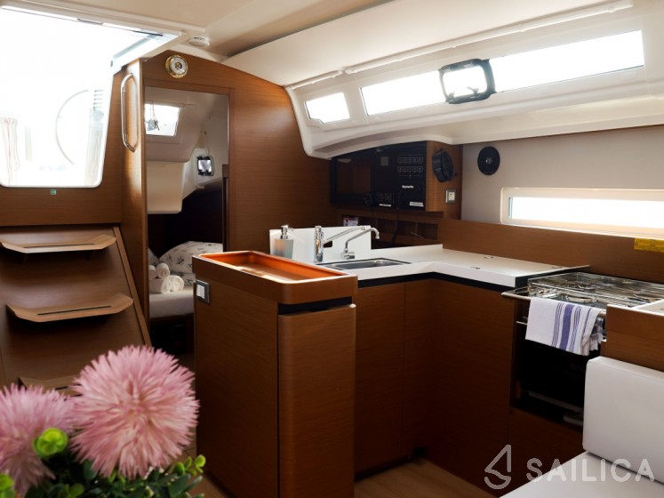 Sun Odyssey 410 - Yacht Charter Sailica