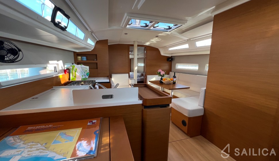 Sun Odyssey 410 - Yacht Charter Sailica