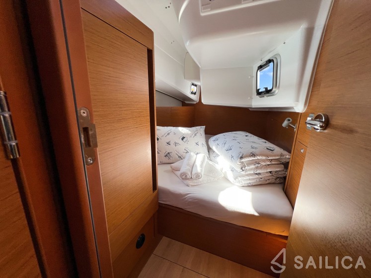 Sun Odyssey 410 - Yacht Charter Sailica