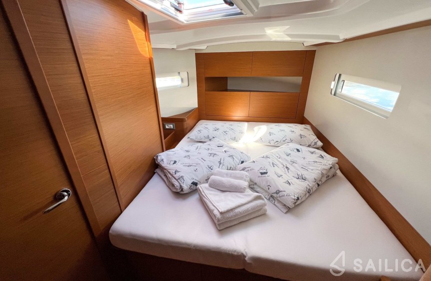 Sun Odyssey 410 - Yacht Charter Sailica