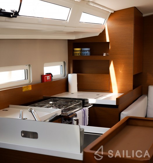 Sun Odyssey 410 - Yacht Charter Sailica