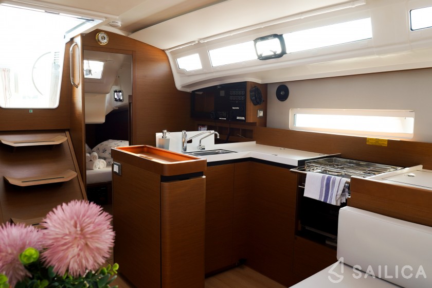 Sun Odyssey 410 - Yacht Charter Sailica