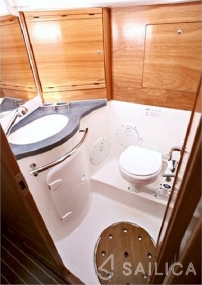 Bavaria 38 Cruiser - Yacht Charter Sailica