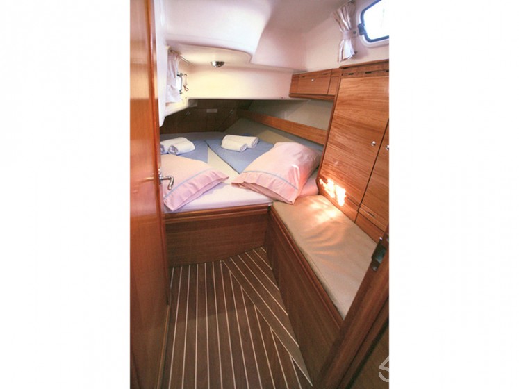 Bavaria 38 Cruiser - Yacht Charter Sailica
