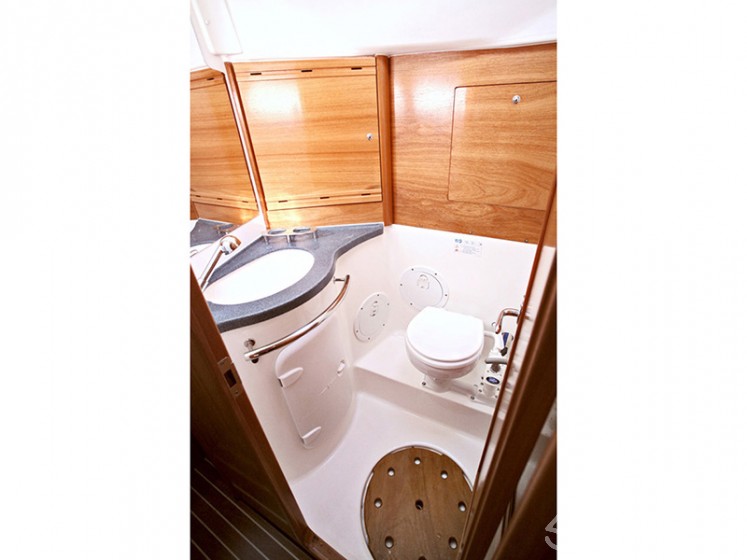 Bavaria 38 Cruiser - Yacht Charter Sailica