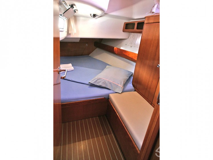 Bavaria 42 Cruiser - Yacht Charter Sailica