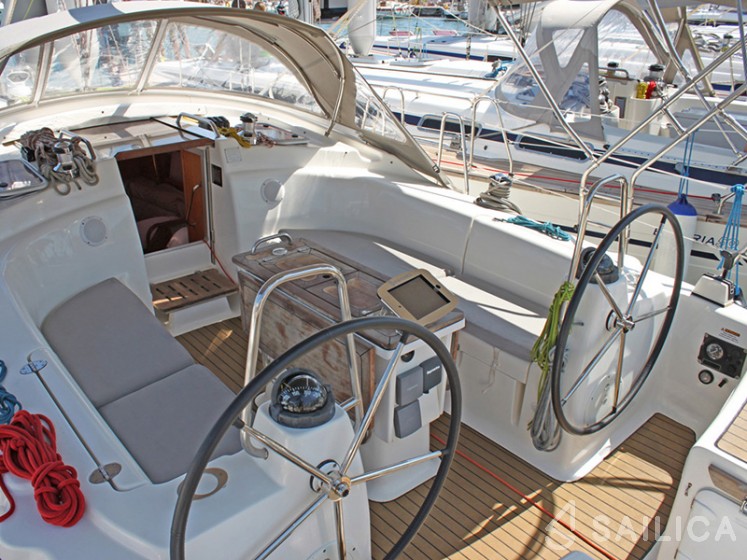 Bavaria 42 Cruiser - Yacht Charter Sailica