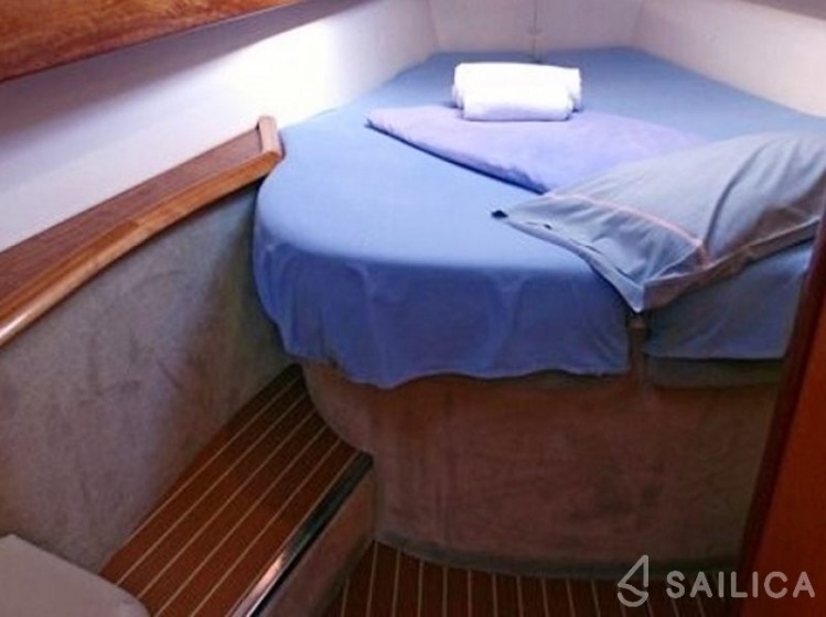 Bavaria 42 Cruiser - Yacht Charter Sailica
