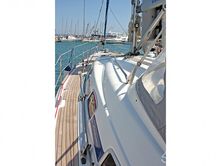 Bavaria 42 Cruiser - Yacht Charter Sailica