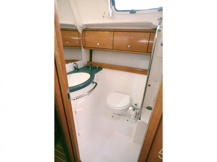 Bavaria 42 Cruiser - Yacht Charter Sailica