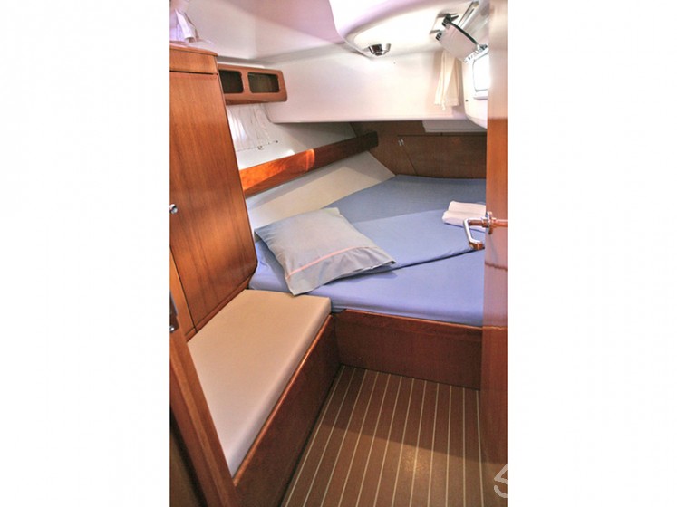 Bavaria 42 Cruiser - Yacht Charter Sailica