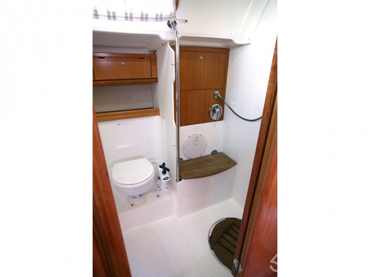 Bavaria 46 Cruiser - Yacht Charter Sailica