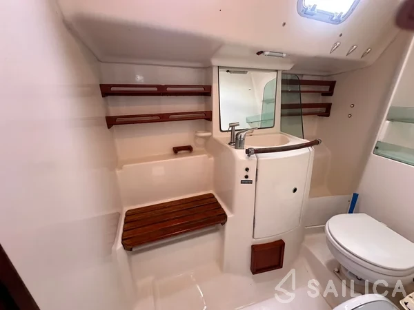 Oceanis 323 Clipper - Yacht Charter Sailica