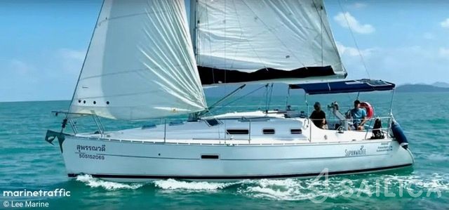 Oceanis 323 Clipper - Yacht Charter Sailica