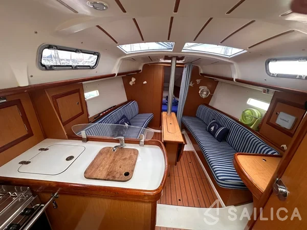 Oceanis 323 Clipper - Yacht Charter Sailica