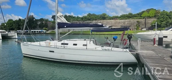 Oceanis 323 Clipper - Yacht Charter Sailica