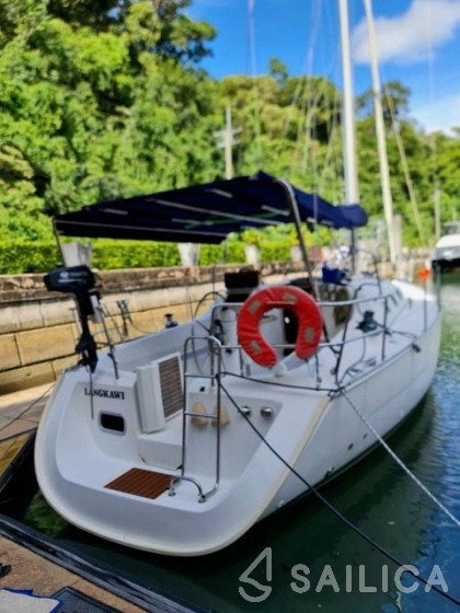 Oceanis 323 Clipper - Yacht Charter Sailica