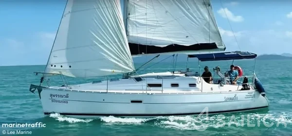 Oceanis 323 Clipper - Yacht Charter Sailica