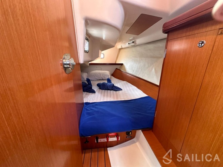 Oceanis 323 Clipper - Yacht Charter Sailica
