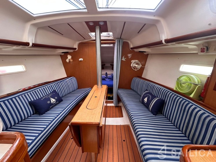 Oceanis 323 Clipper - Yacht Charter Sailica