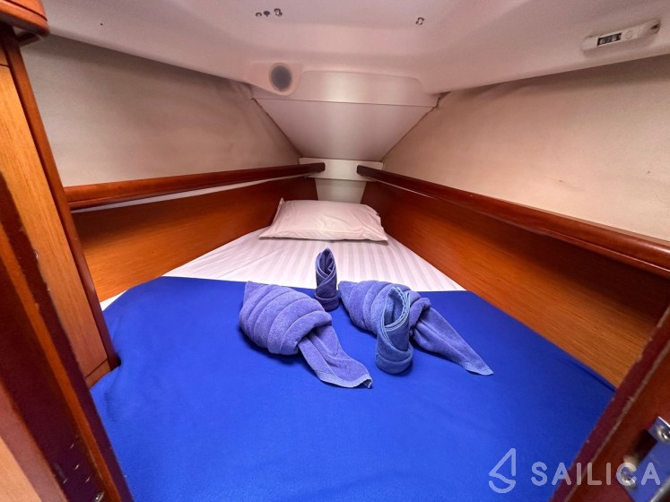 Oceanis 323 Clipper - Yacht Charter Sailica