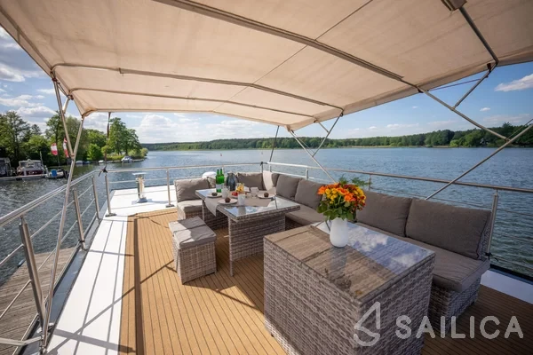 WOMA D13 - Yacht Charter Sailica