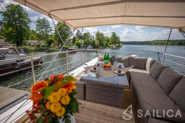 WOMA D13 - Yacht Charter Sailica