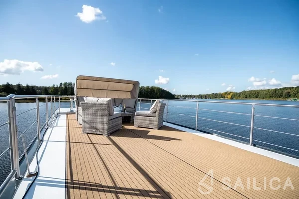 WOMA D13 - Yacht Charter Sailica