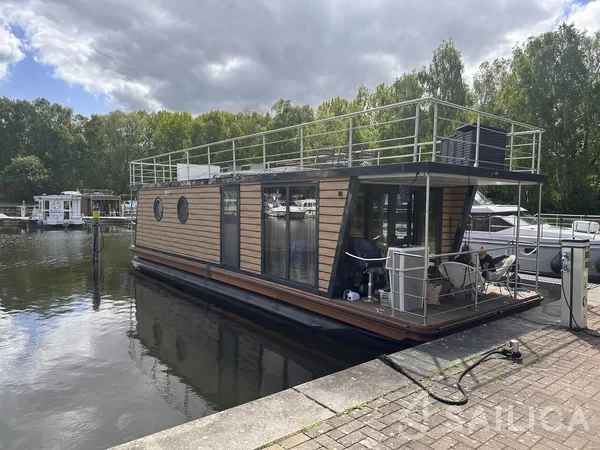 WOMA D13 - Yacht Charter Sailica