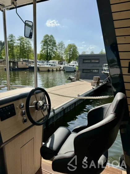 WOMA D13 - Yacht Charter Sailica