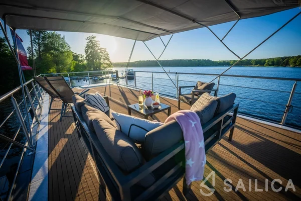 WOMA D13 - Yacht Charter Sailica