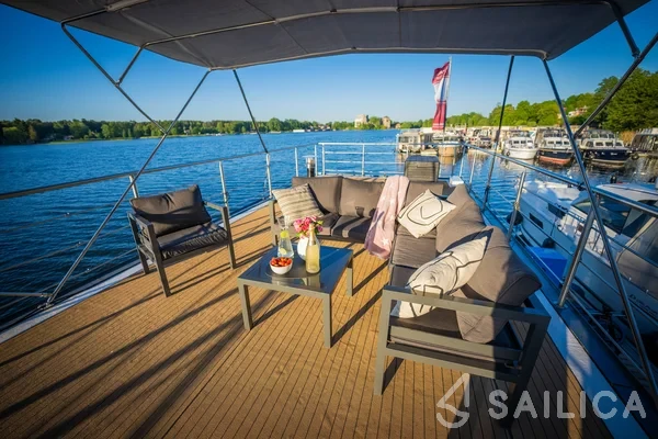 WOMA D13 - Yacht Charter Sailica
