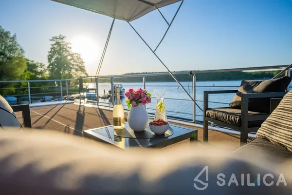 WOMA D13 - Yacht Charter Sailica