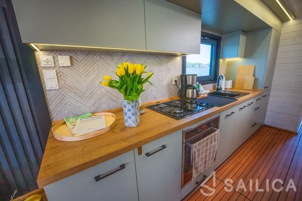 WOMA D13 - Yacht Charter Sailica