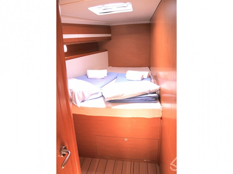 Jeanneau 53 - Yacht Charter Sailica